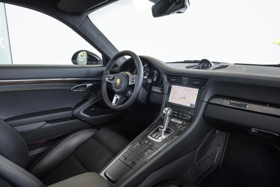 Интерьер Porsche 911 Turbo S Exclusive Series (991) 2017 года  (фото 31 из 70)